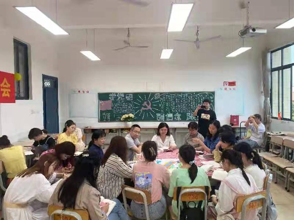  蹲下來(lái)，才能看到孩子的世界 ——學(xué)前教育學(xué)院舉行第二期讀書(shū)分享會(huì)