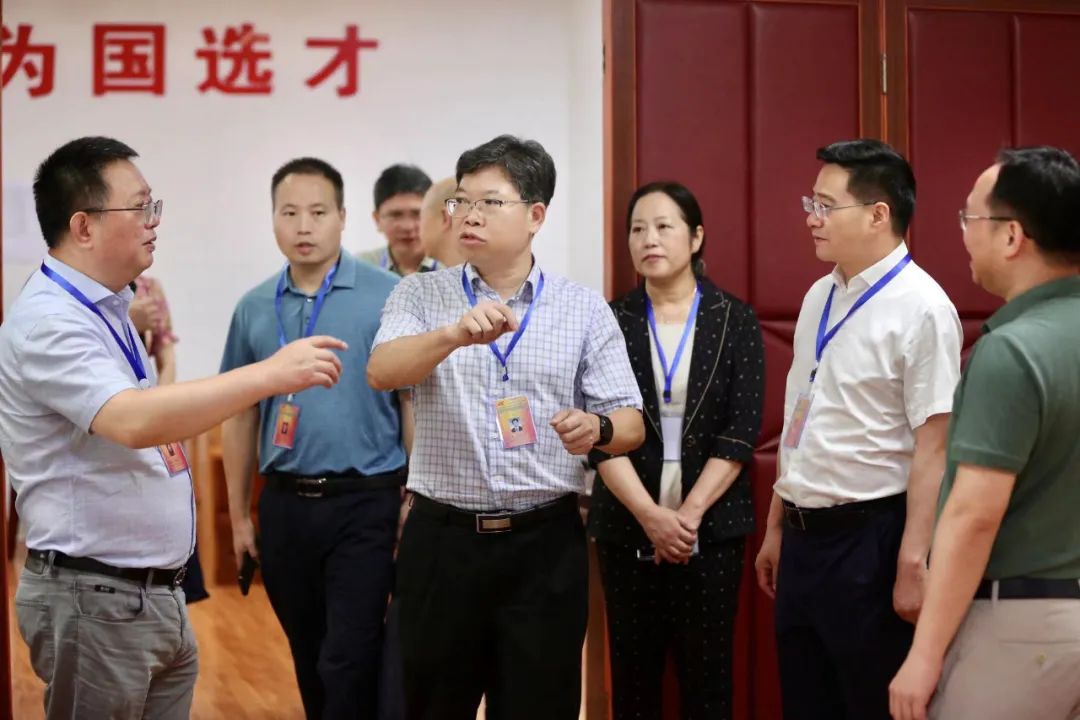 曾市南在檢查2023年普通高校招生錄取工作時(shí)強(qiáng)調(diào)：精心做好2023年普通高校招生錄取工作，切實(shí)把社會對高考的關(guān)注度變成贊譽(yù)度
